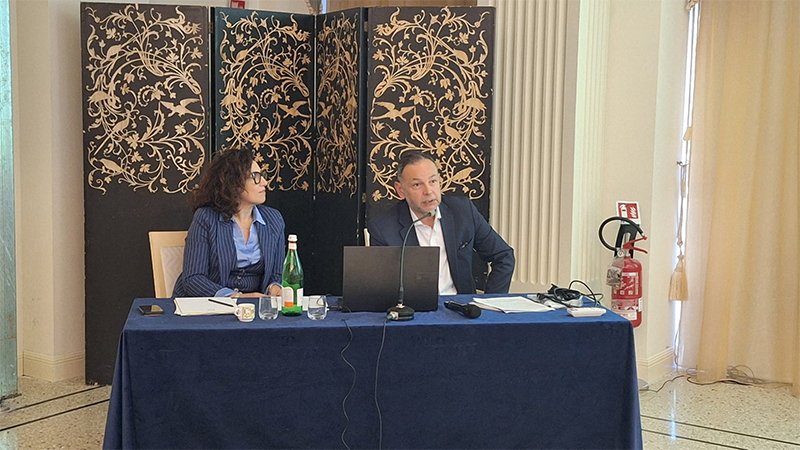 Da sinistra: Eva Moncada, Op Moncada e Gianluca Casadio, responsabile marketing di Apofruit Italia